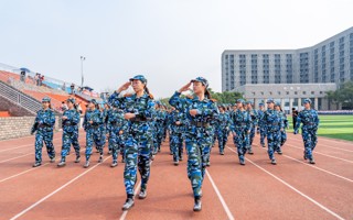 【原声现场】金沙2004线路检测2022级学生军训——分列式表演